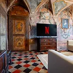 Historical Dwelling In Palazzo Terzi