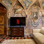 Historical Dwelling In Palazzo Terzi